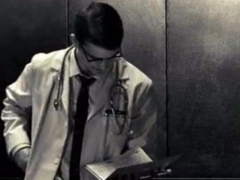 На фото стоп-кадр из фильма «Город грехов». На фото стоп-кадр из фильма «Город грехов».